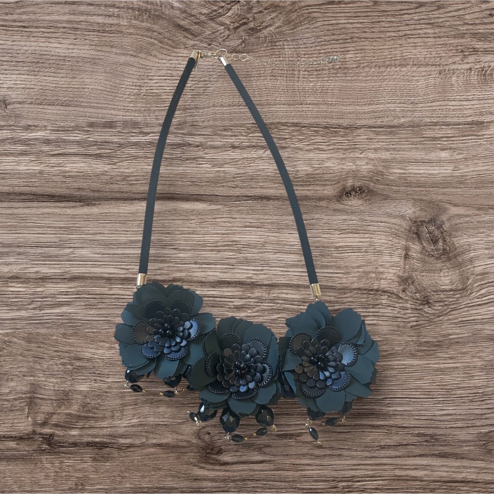 Ann Taylor Black Green Floral Beaded Goth Romantic‎ Necklace